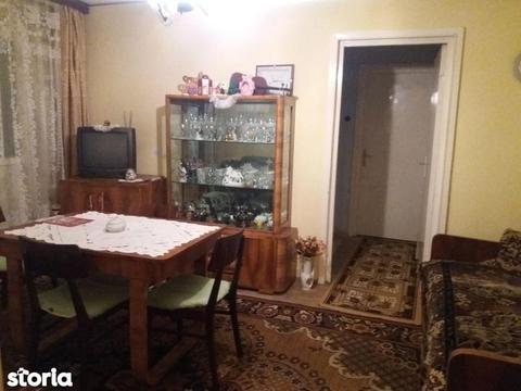 Vand apartament 2 camere, etaj 1, 50 mp, zona Narcisa