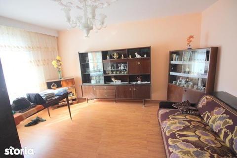 Apartament 2 decomandate, etaj 3, 50 mp, zona ultracentrala