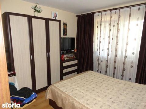 Apartament 3 camere, etaj 2, zona Milcov
