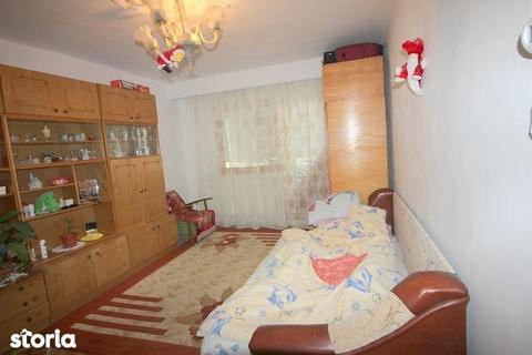 Apartament 3 camere decomandate, zona Piata Mioritei