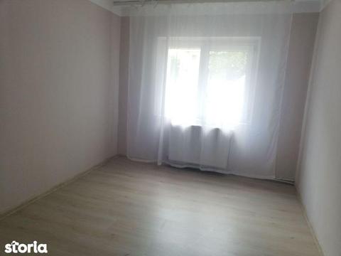 Apartament 3 camere decomandate,renovat complet,zona semicentrala