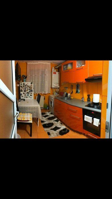 Vând apartament 2 camere complet mobilat si utilat