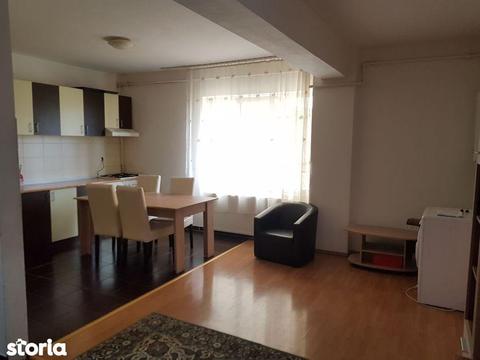 Apartament de închiriat 3 camere decomandat Calea Moldovei