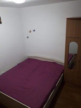 Închiriez camera de apartament
