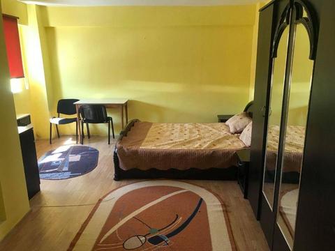 Apartament o cameră de închiriat