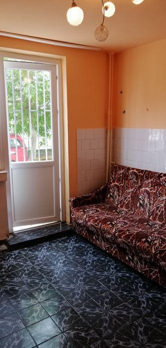 Închiriez garsoniera