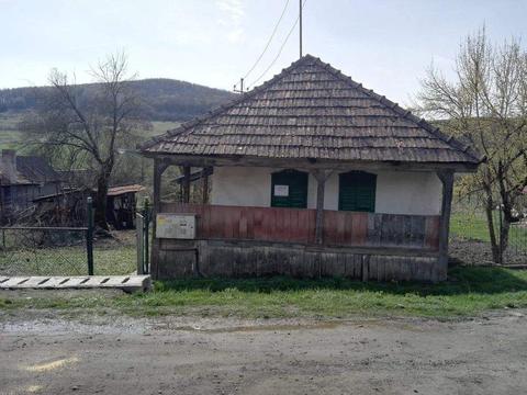 Vand casa taraneasca in Iara de Mures, 7900 Euro negociabil