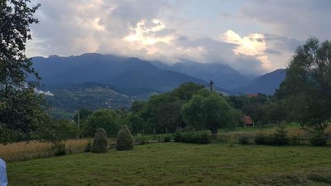 Teren intravilan - vedere panoramică Bucegi