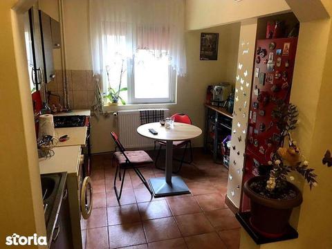 Vand apartament 2 camere zona Vlaicu