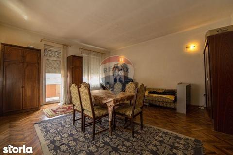 Apartament cu 3 camere de vânzare în zona Ultracentral