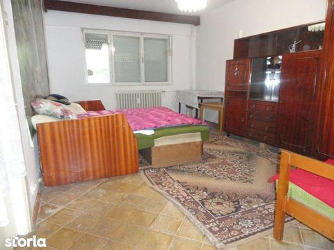 Apartament 2 camere confort 1 parter inalt cu balcon, zona Confectii