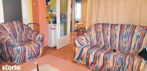 Micro 40 apt. 3 camere decomandat stradal curat pret 53.000Euro