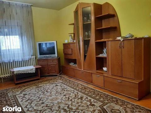 Caragiale apartament 3 camere ETAJ 1 cu garaj si boxa