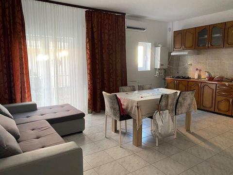 Închiriez apartament cu 2 camere , zona Mamaia Nord