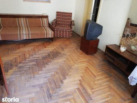 2 camere, 9 mai