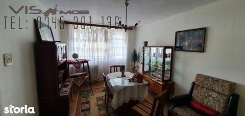 Apartament 2 camere, zona de sus, decomandat