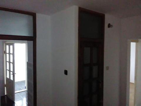 Vand apartament 2 camere decomandat in Bacau zona {Cora}
