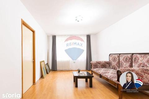 Apartament de vanzare, 3 camere decomandat, etaj 1