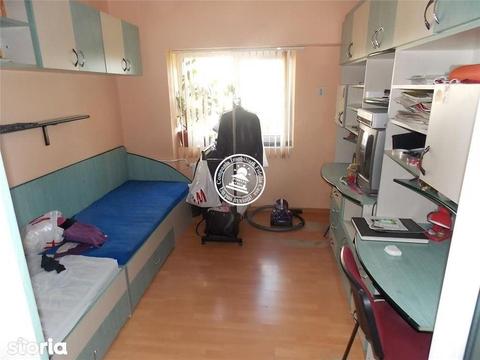 Apartament 3 camere de vanzare Podu Ros