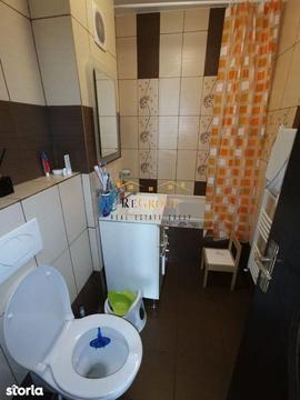 Vanzare apartament 3 camere DECOMANDAT - Podu Ros