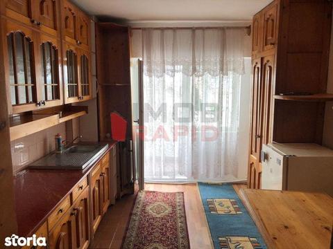 Apartament decomandat cu 3 camere, Zona Crinilor(Central)