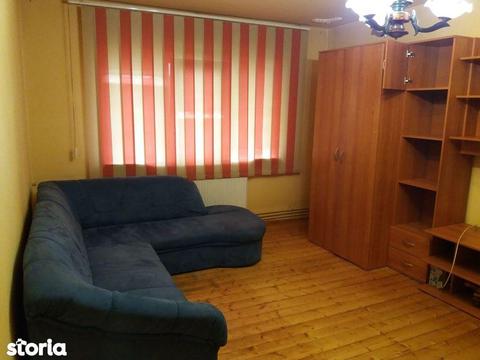 INCHIRIEZ apartament 3 camere decomandate , zona Strand