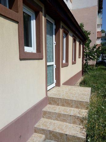 Închiriez garsonieră parter zona Piața Moldovei 900lei luna