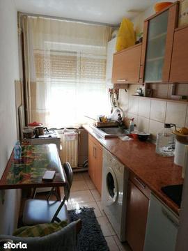 Inchiriez apartament 3 camere Micro 2