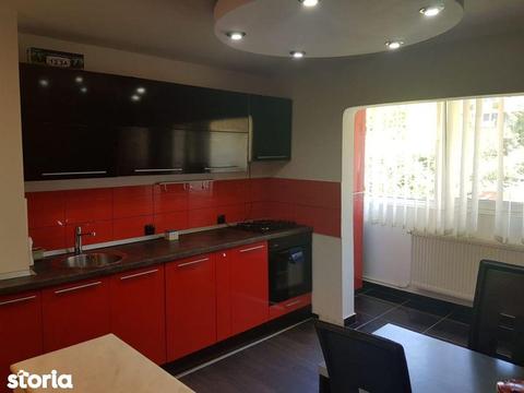 Inchiriez apartament 2 camere decomandat, et.1, Micro 4, ID 70