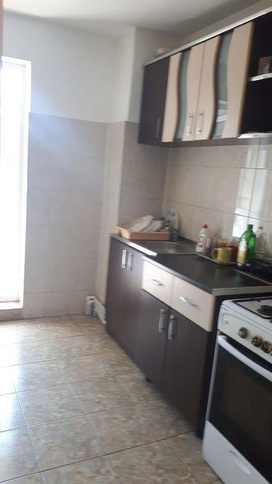 Închiriez apartament cu doua camere