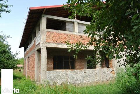 Casa S+P+M, de rosu, Calinesti-Gorganu, teren 2.500mp