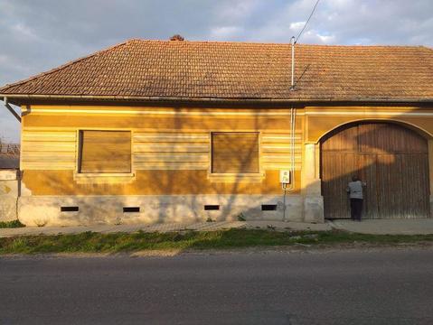 Vand casă cu curte în comuna Lisa, județ Brașov
