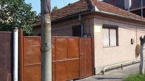 Vând casă în zona CEANGĂI Deva (3 camere)