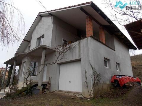 Casă Mintia 6 Camere P+M și Garaj ST=1.000mp