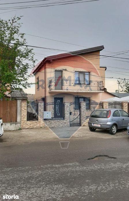 Casă / Vilă cu 4 camere de vânzare în zona Vest