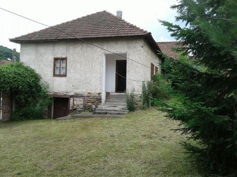 Casa,gospodarie, zona Vascau