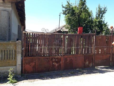 Casa de vanzare in Comuna Poroschia pe soseaua principală