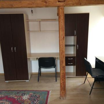 Inchiriez camere in vila