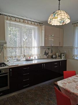 Închiriez casa