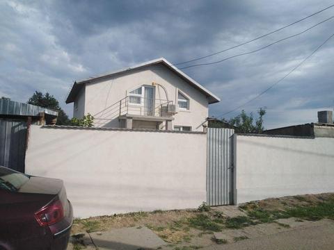 Casa cu 4 camere P+1 la asfalt pe 505mp terasa beci garaj utilitati