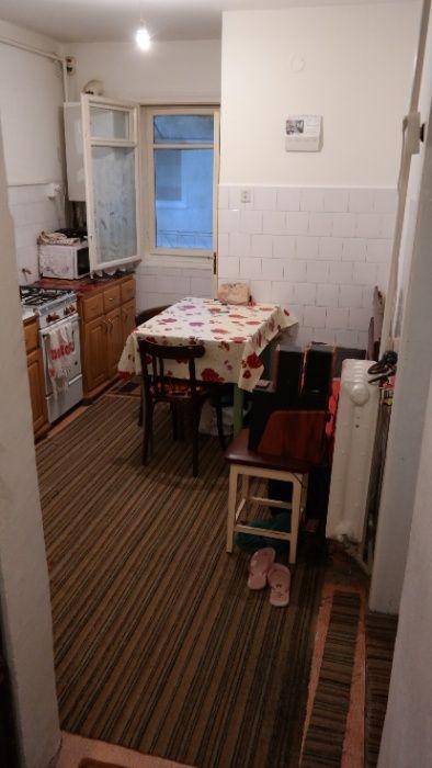 Apartament 3 camere decomandat zona UTA-VLAICU bl X34 Et 3