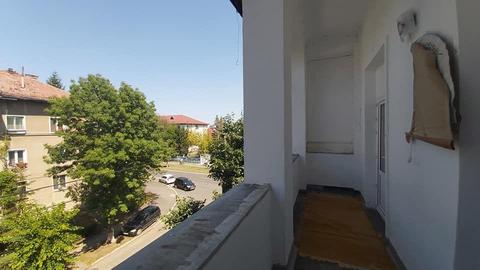 Zona Qvartal, langa primaria Onesti, decomandat, etajul 2