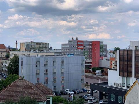 Ofer spre Vanzare Apartament cu 3 camere de LUX ! ! ! ULTRACENTRAL ! !