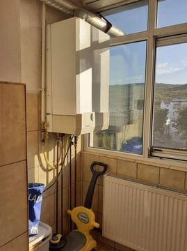 Vand apartament 3 camere husi centru