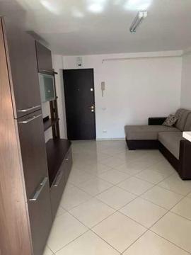 Inchiriez apartament