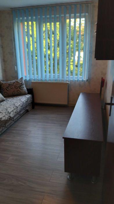 Inchiriez apartament 4 camere decomandat zona Tractorul