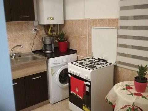 Închiriez apartament in casa