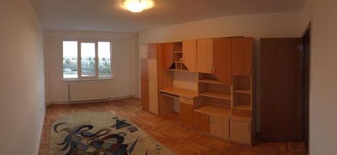 Închiriez apartament 3 camere, str. Vlahuţă