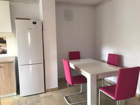 Inchiriez apartament
