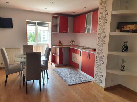 Apartament 3 camere de închiriat